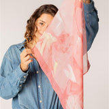 Bandana de seda rosa a favor de la AECC