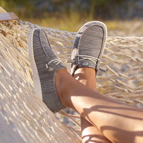 WENDY CHAMBRAY GRID CHARCOAL – HEYDUDE™